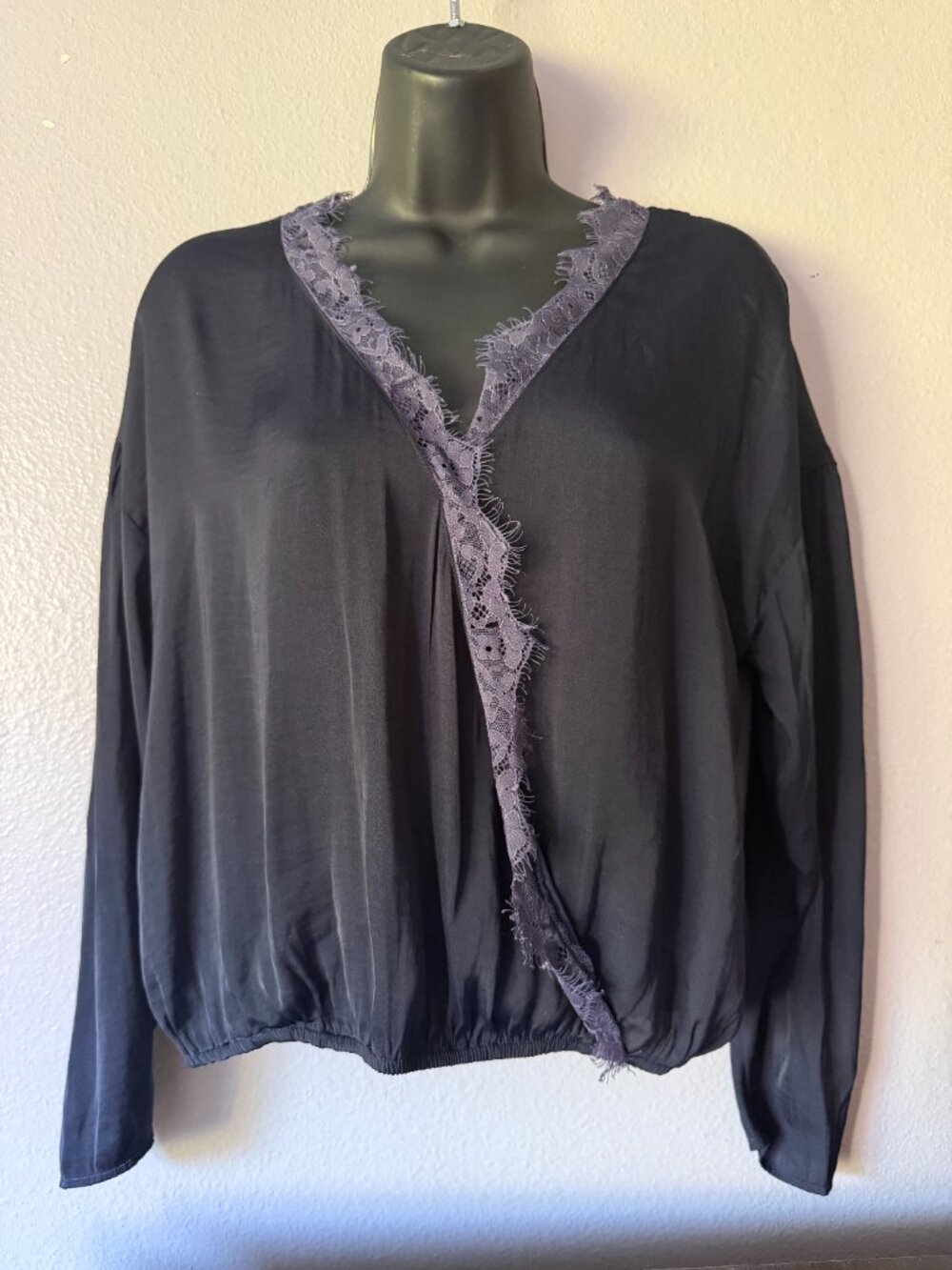 5/$25 - Express Edition lace trim surplice v neck blouse Navy Blue S EUC